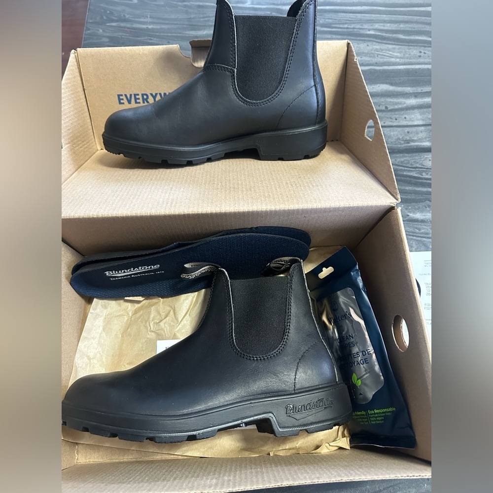 Blundstone Dark Leather Ankle Boots